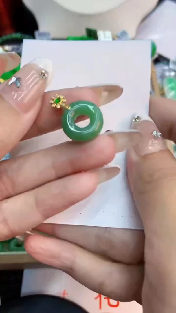 翡翠未镶嵌吊坠(不含链)1