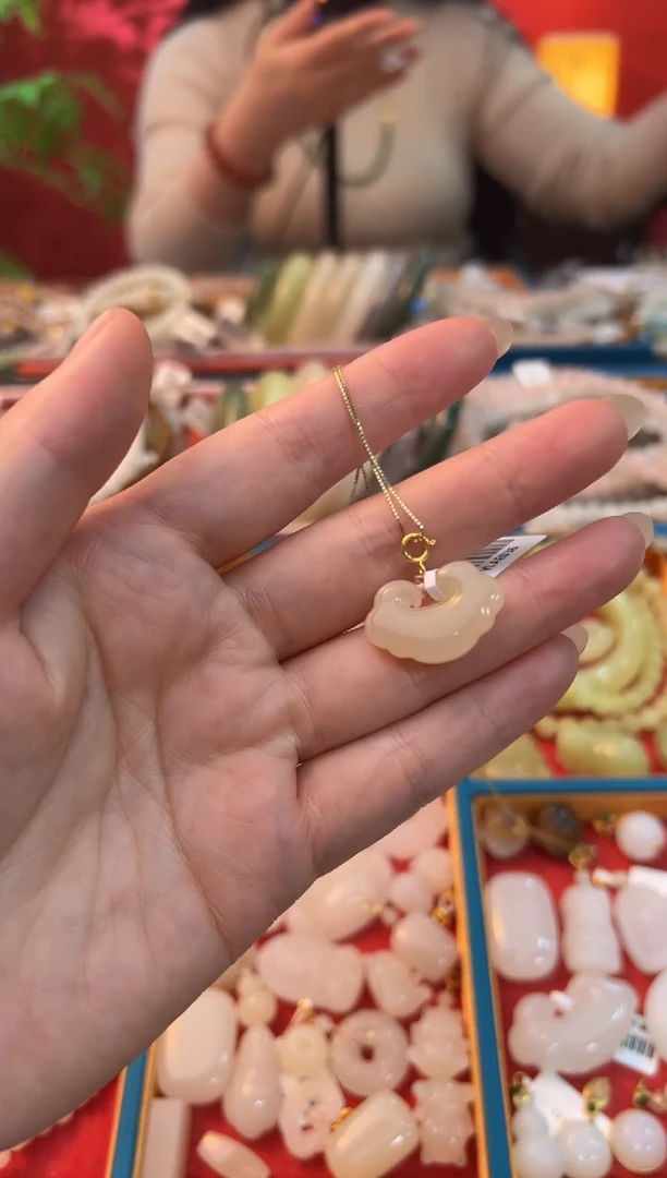 【闪购商品】和田玉吊坠未镶嵌藕粉小如意锁