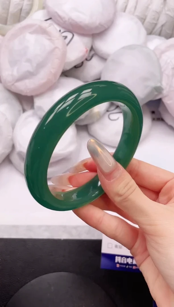 【闪购商品】石英质玉手镯未镶嵌18L177-65