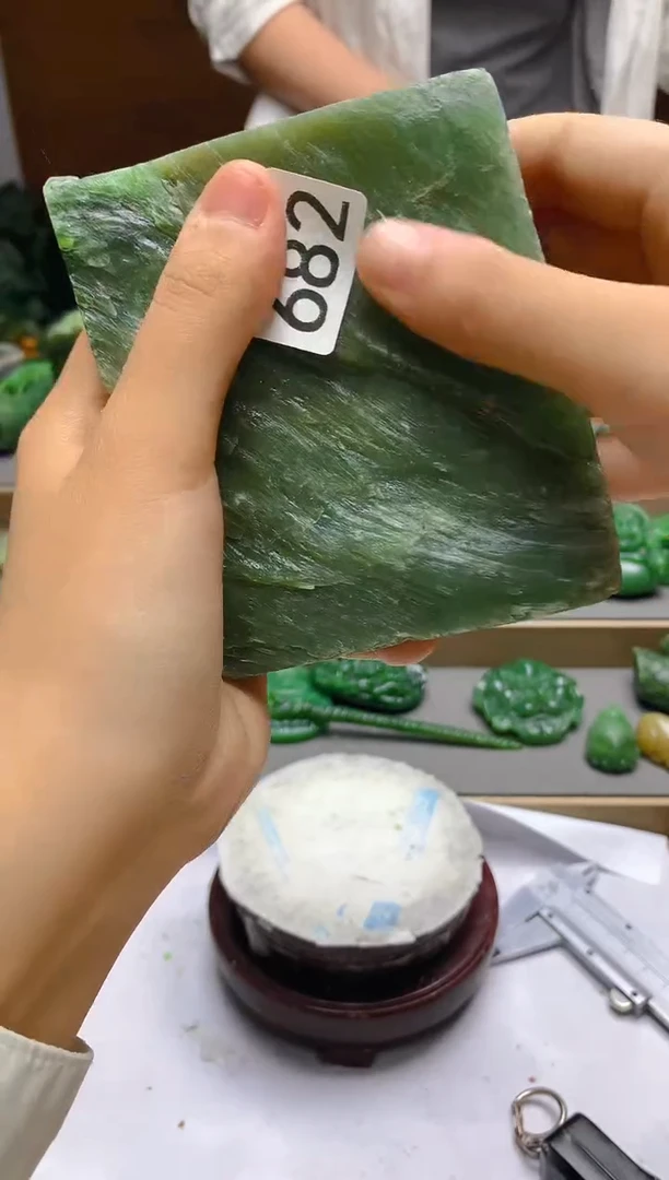 和田玉（碧玉）未镶嵌珠宝半成品682
