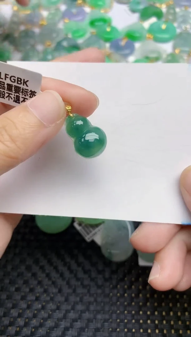 翡翠18K金镶嵌颈饰天然翡翠A货