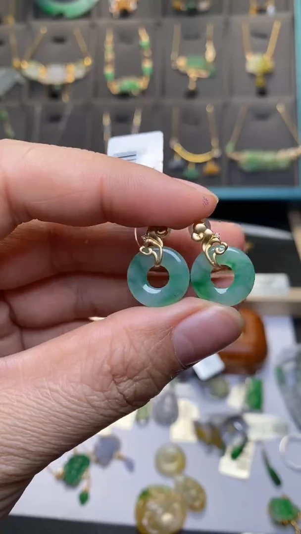 颈饰18K金镶嵌翡翠净货33925