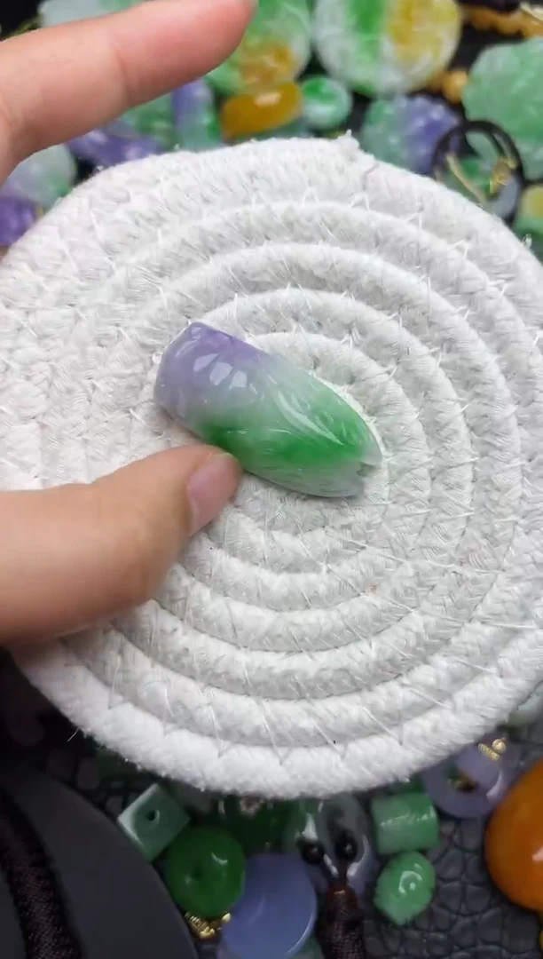 颈饰未镶嵌翡翠缅甸翡翠吊坠