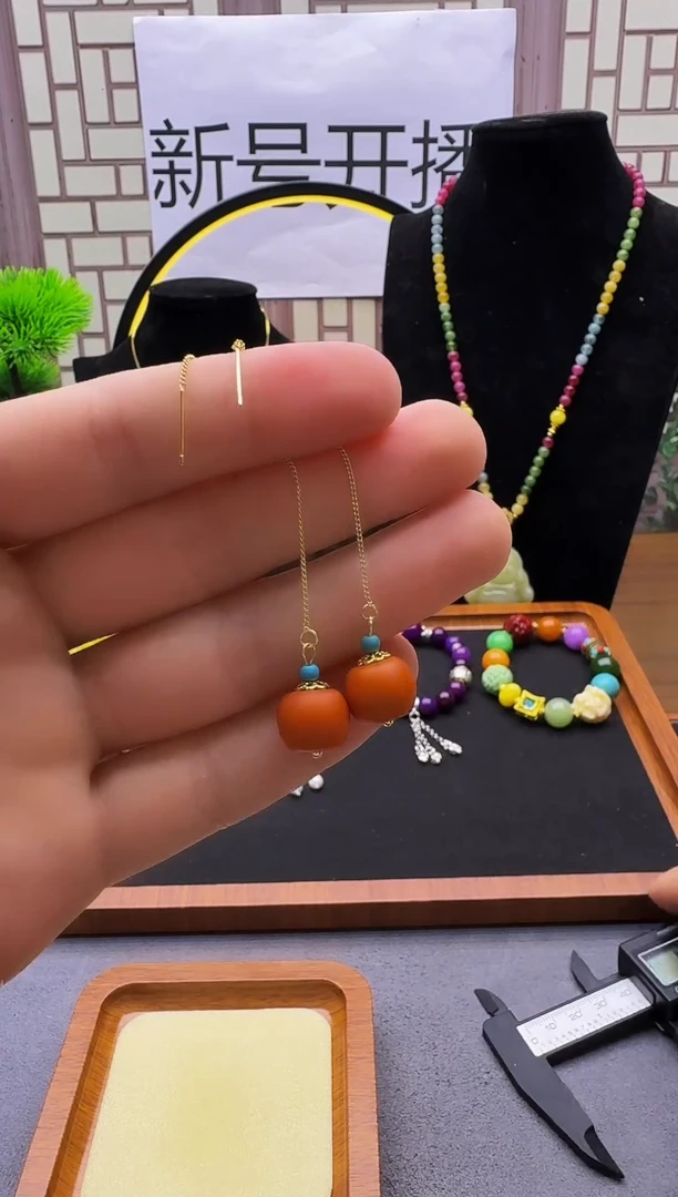 14K金镶嵌蜜蜡耳饰E31