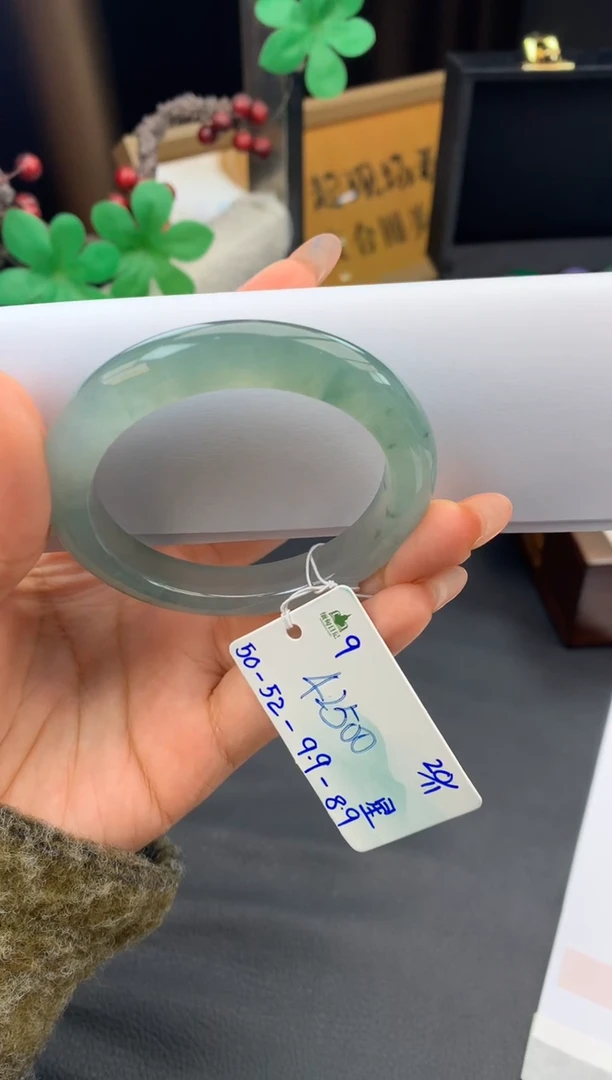 未镶嵌手镯翡翠三****鸡翡翠自带#送人#，假一赔三~订金