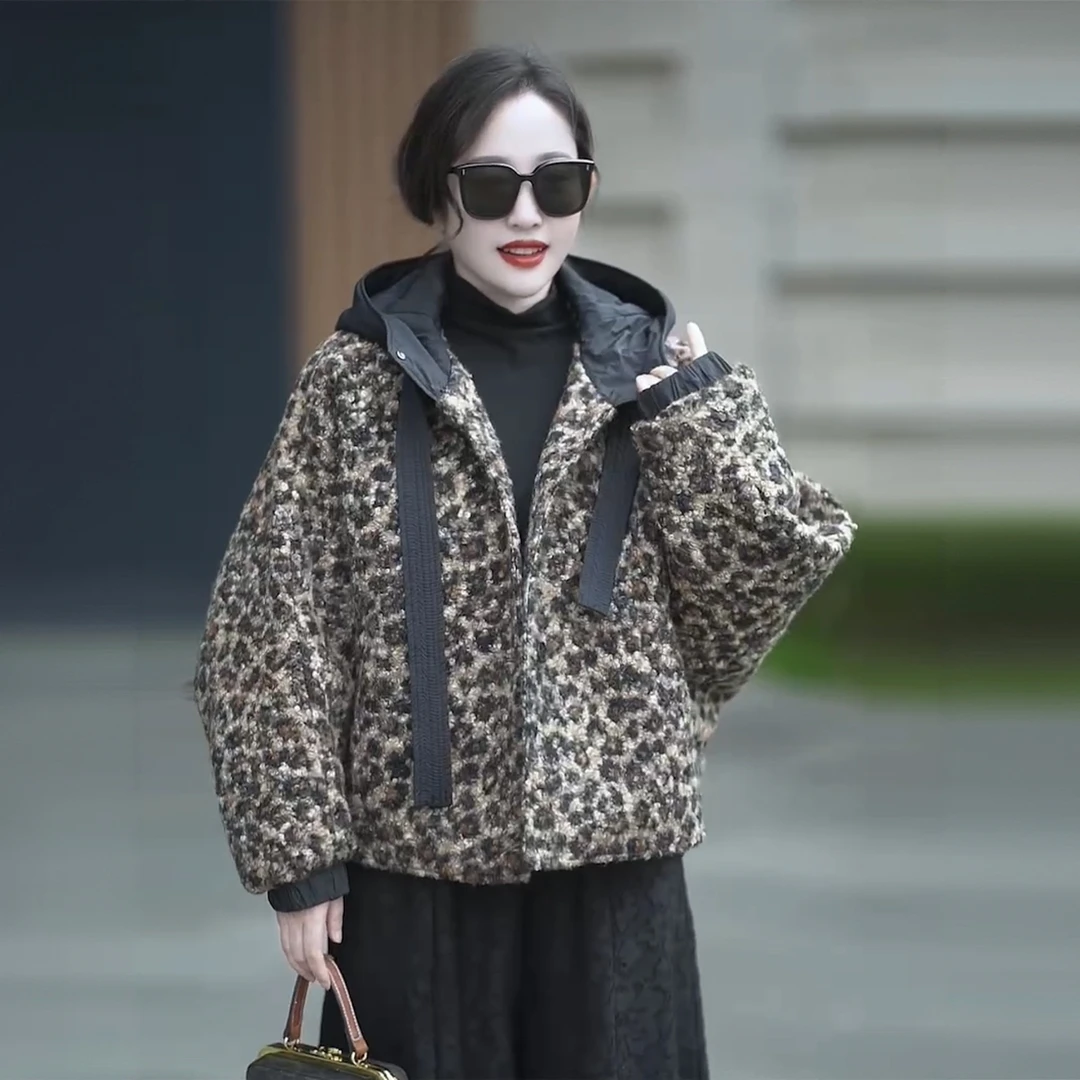 2505洋气妈妈连帽加棉毛呢外套冬季新款蝙蝠袖宽松大码短款呢大衣