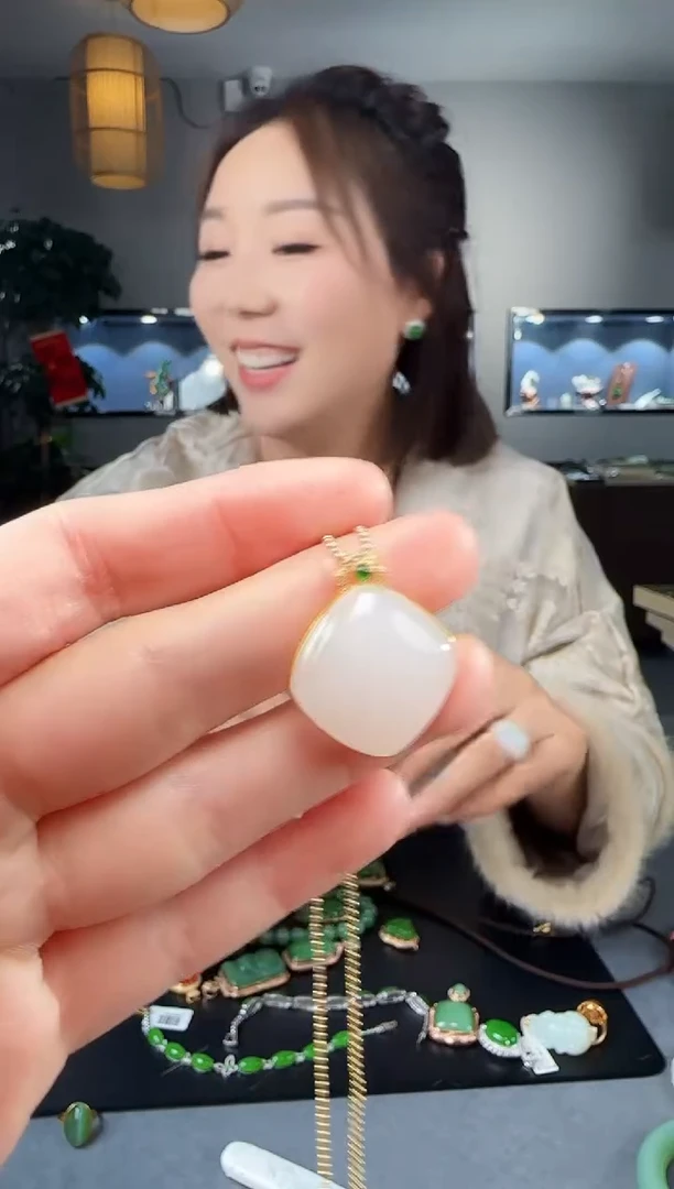 【闪购商品】和田玉吊坠(不含链)18K金镶嵌1