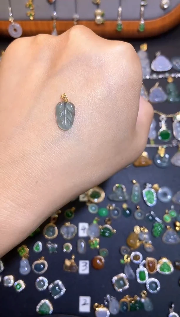 翡翠18K金镶嵌颈饰天然a货翡翠