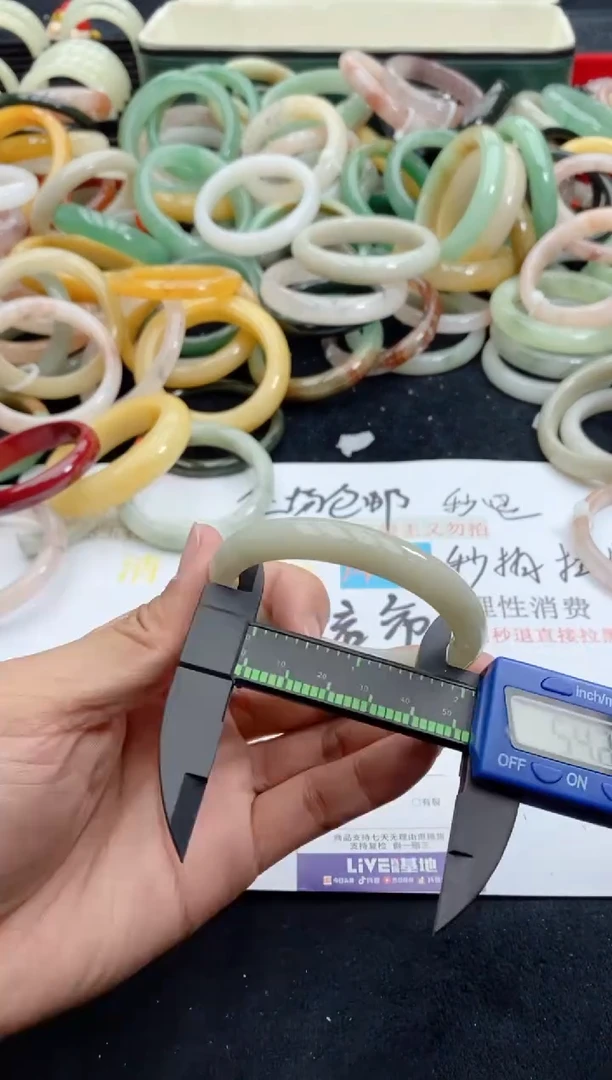 【闪购商品】石英质玉手镯未镶嵌60+53-54