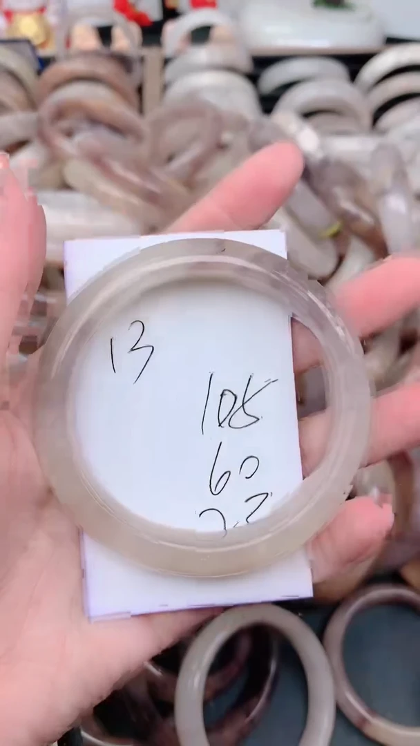 未镶嵌手镯石英质玉105
