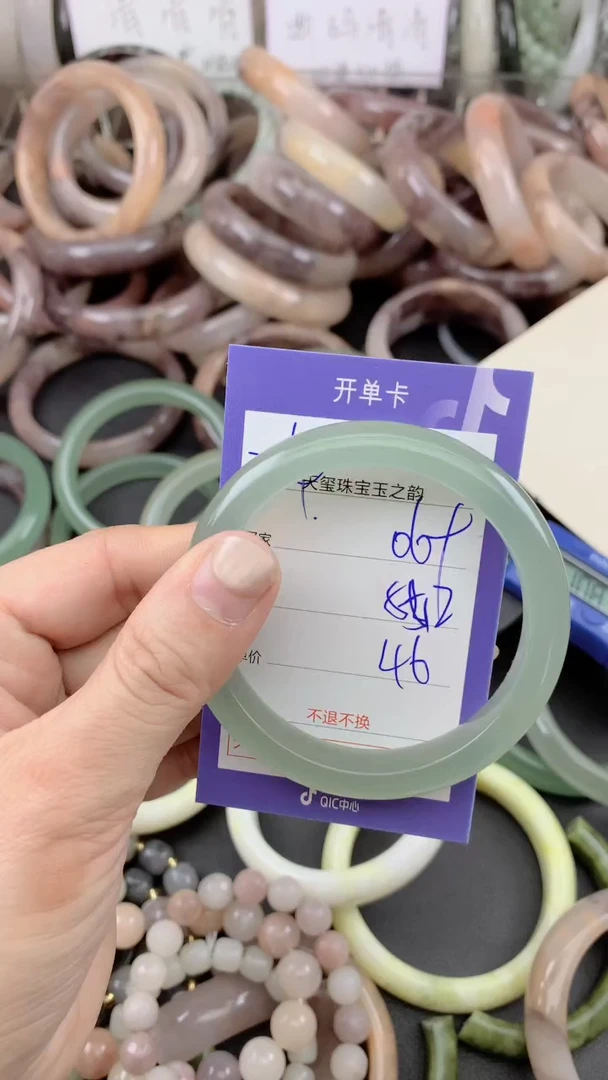 未镶嵌手镯石英质玉069