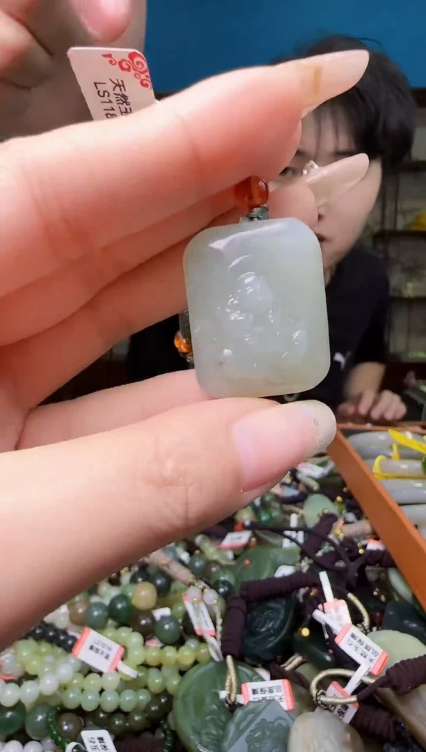 颈饰未镶嵌和田玉1