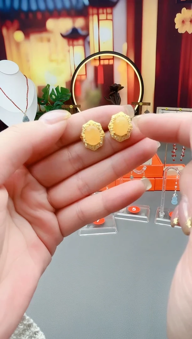 蜜蜡未镶嵌耳饰蜜蜡