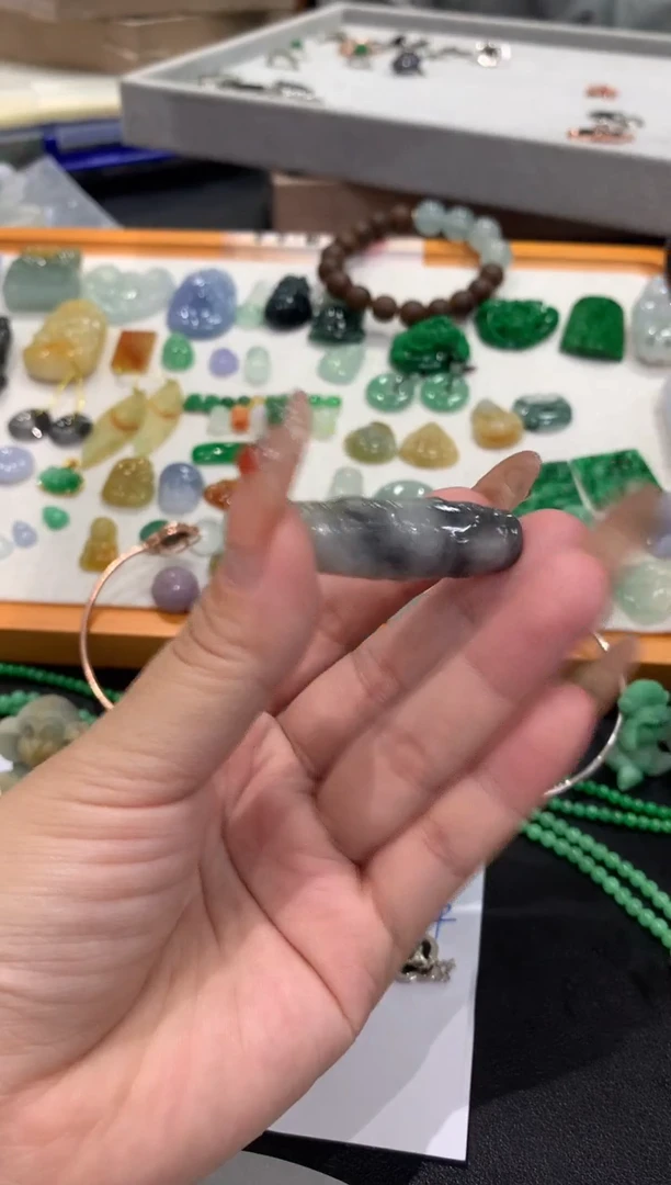 定制翡翠未镶嵌翡翠