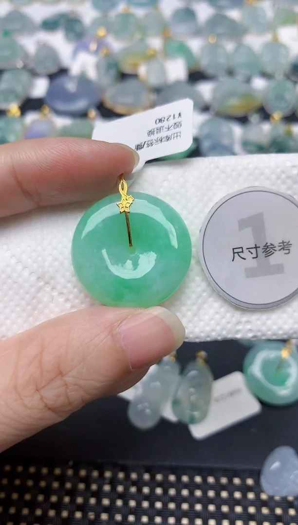颈饰18K金镶嵌翡翠天然缅甸A货翡翠