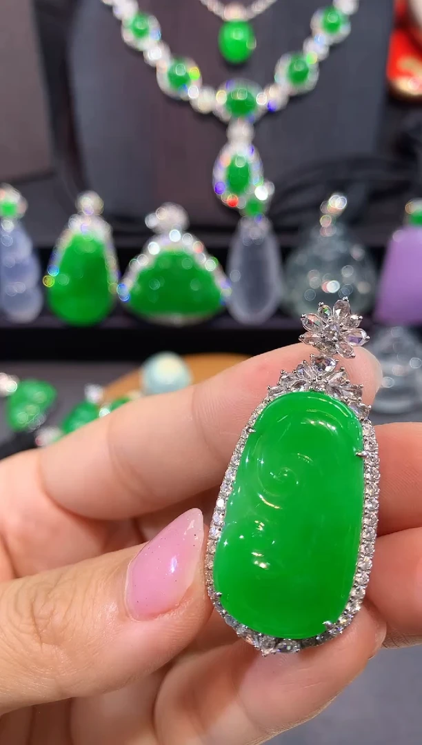 翡翠18K金镶嵌吊坠(不含链)如意