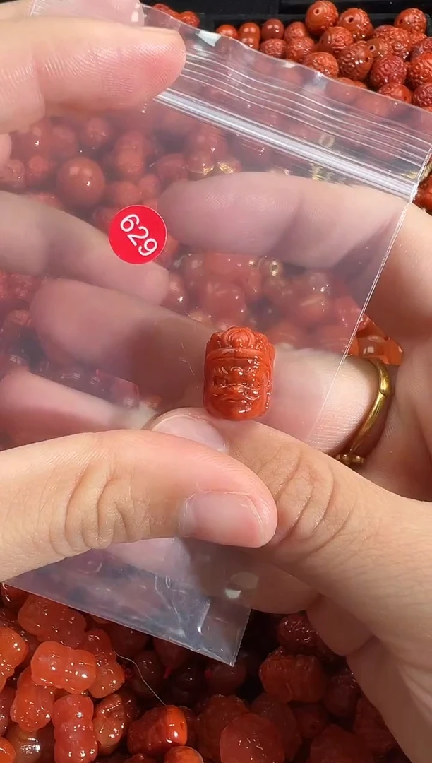 颈饰未镶嵌南红玛瑙1