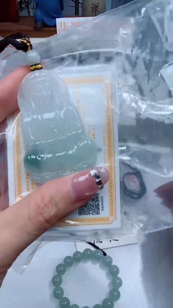 颈饰未镶嵌翡翠吊坠