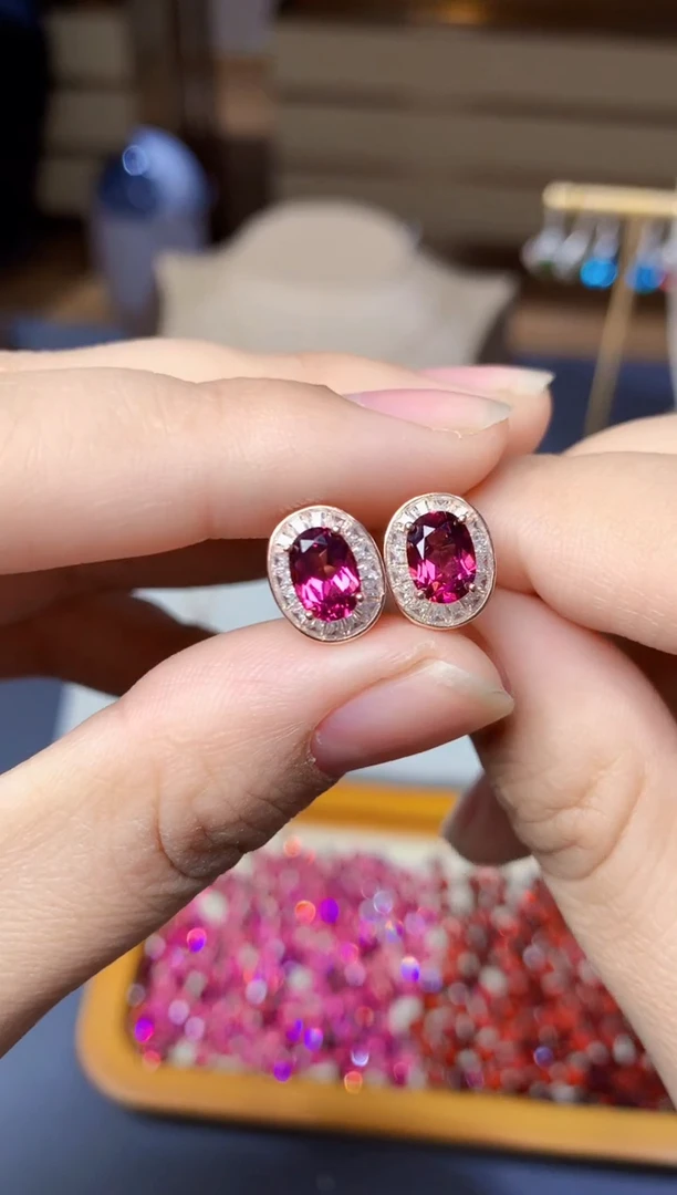 银S925镶嵌耳钉石榴石天然镁铝