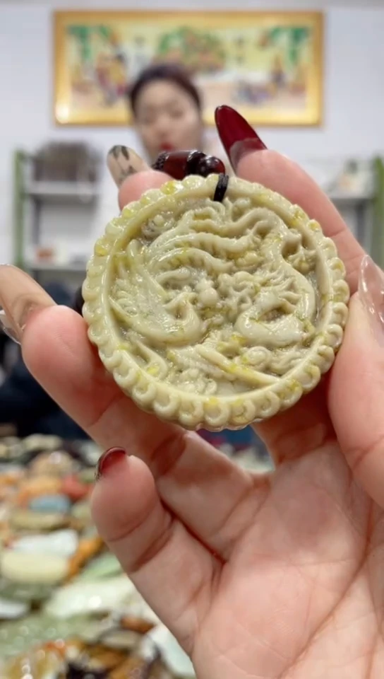 未镶嵌岫玉吊坠