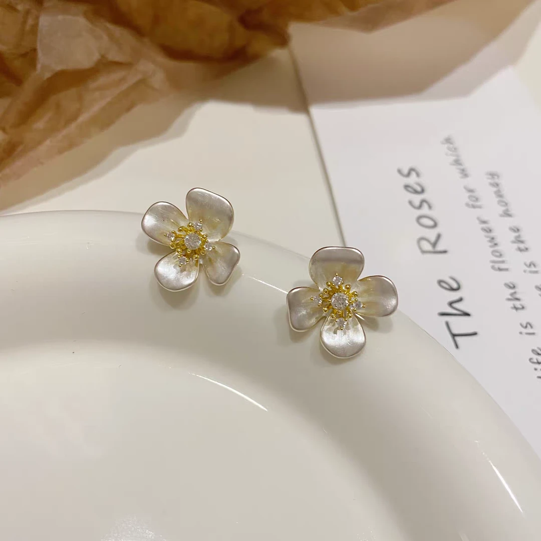 铜合金耳饰 法式花朵耳钉2025新款爆款高级感耳环925银针小众首饰