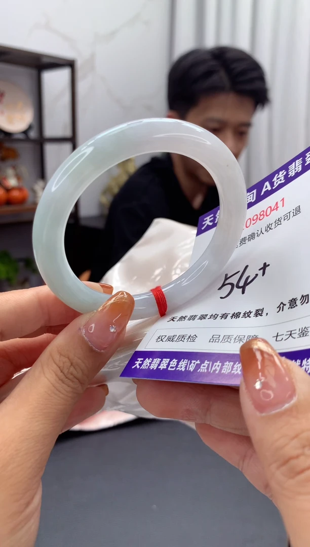 未镶嵌手镯翡翠有纹，完美者勿拍