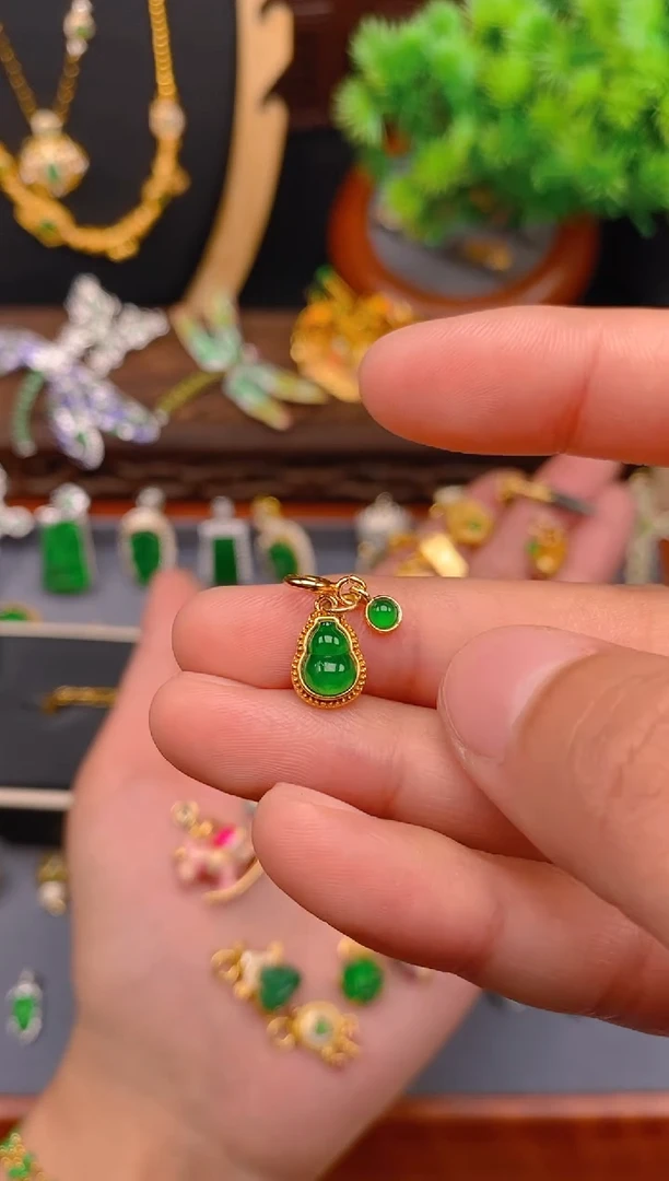 【闪购商品】翡翠吊坠(不含链)银S925镶嵌蛋面葫芦万能扣