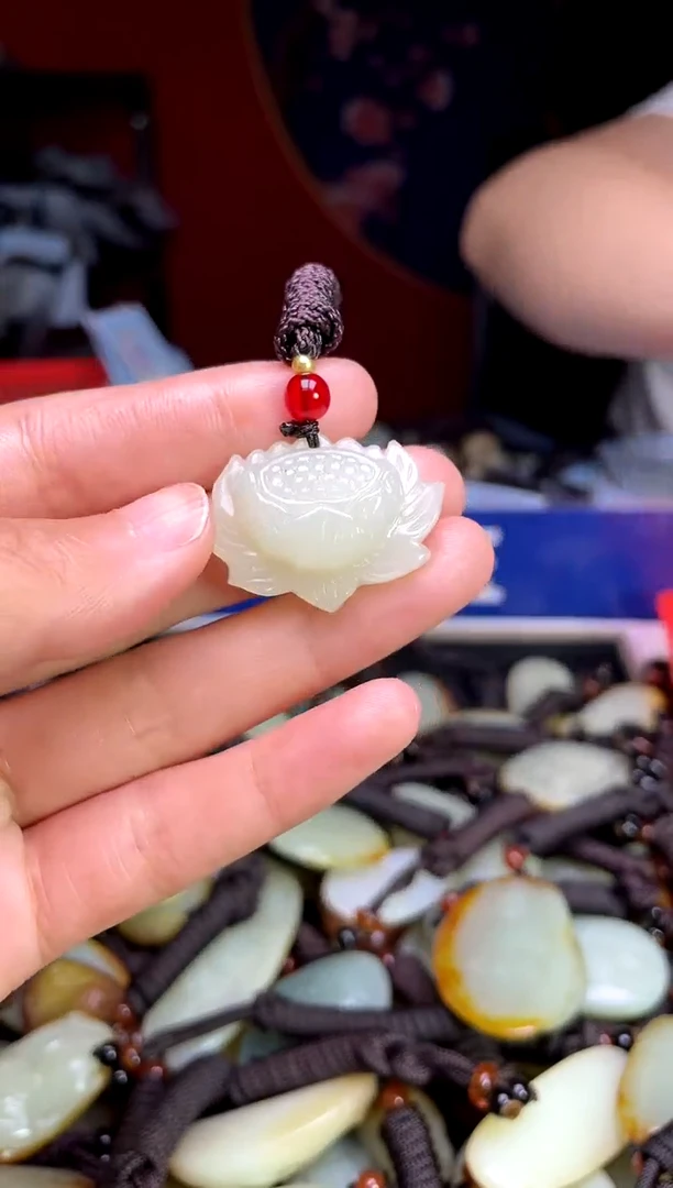 和田玉未镶嵌颈饰1