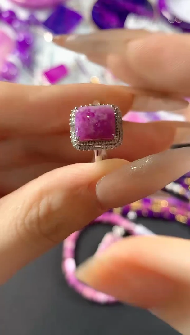 18K金镶嵌苏纪石（舒俱来）.戒指