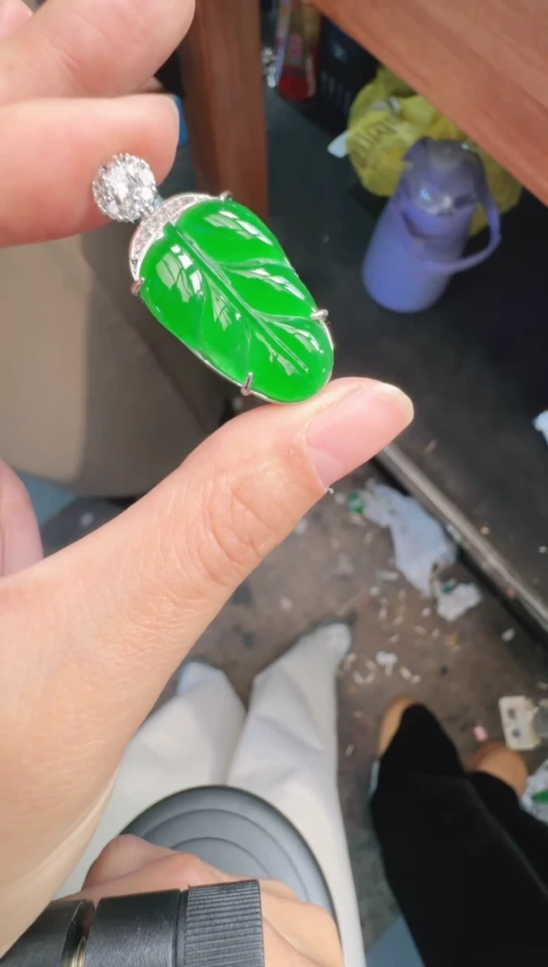 未镶嵌定制翡翠A货有轻微色差属于正常现象，叶子1
