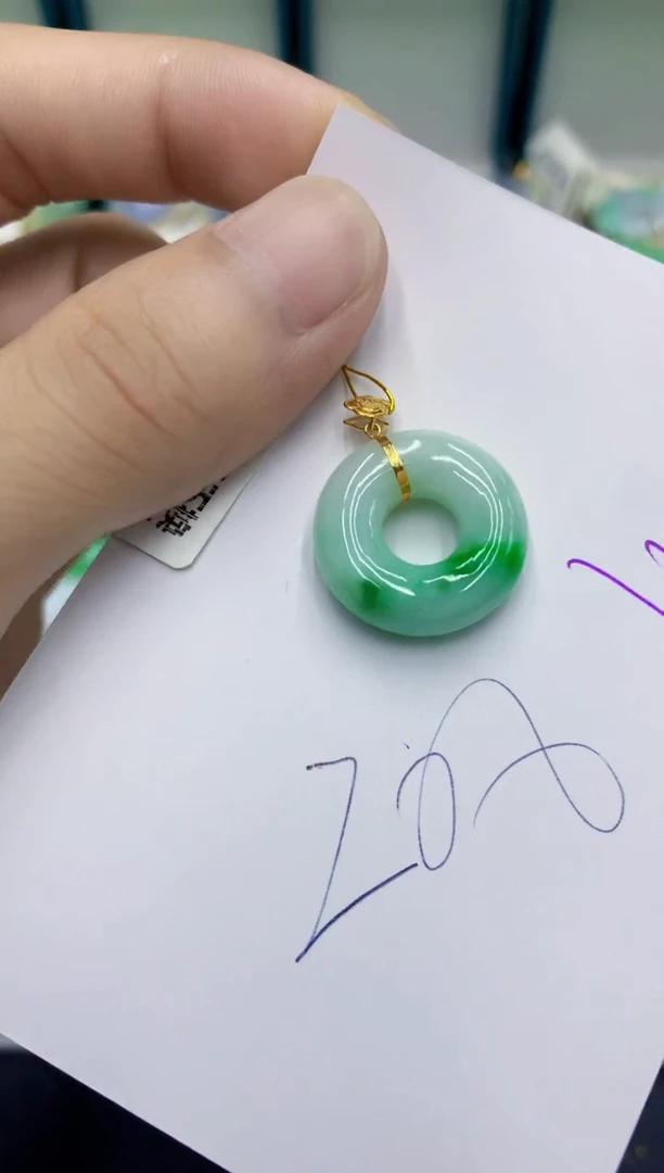 翡翠18K金镶嵌颈饰翡翠