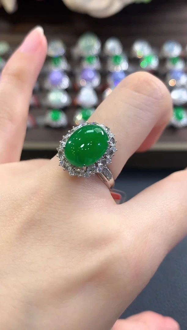 18K金镶嵌戒指翡翠d196