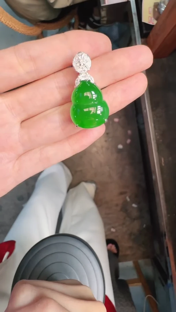 未镶嵌定制翡翠A货有轻微色差属于正常现象，葫芦1