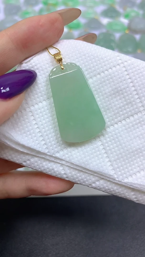 颈饰18K金镶嵌翡翠