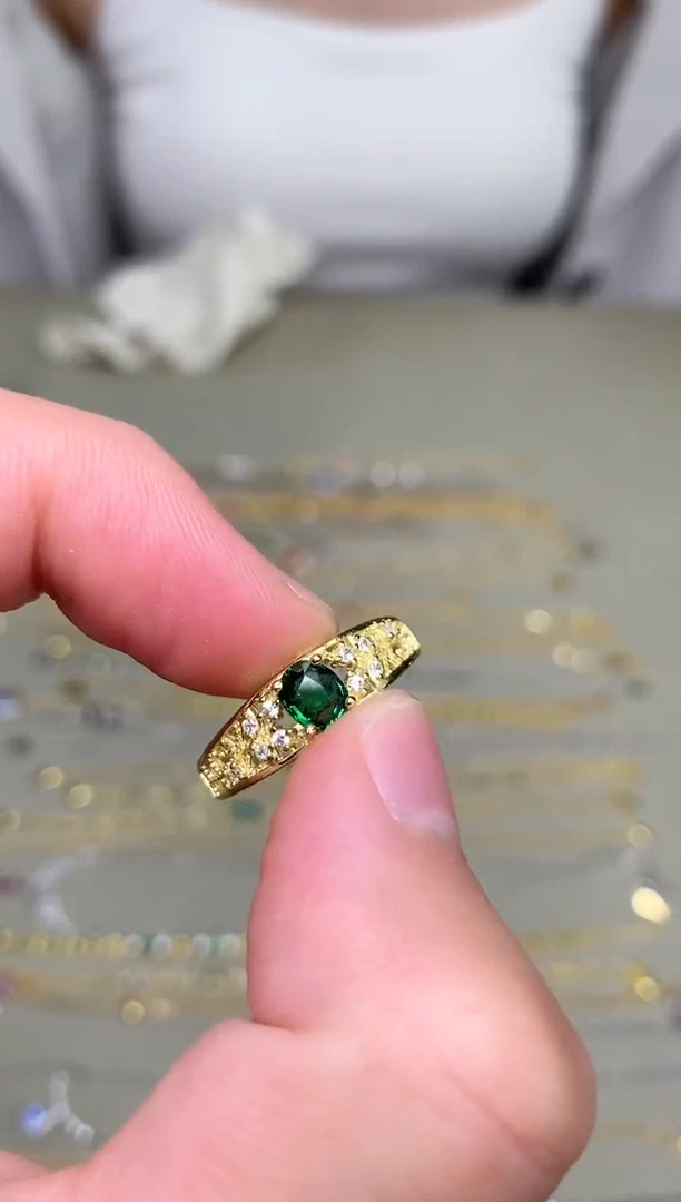 银S925镶嵌戒指石榴石（沙弗莱）戒指