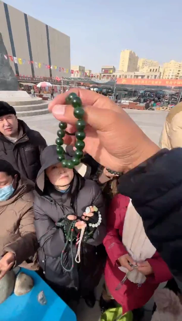 未镶嵌和田玉（糖玉）挂件和田玉