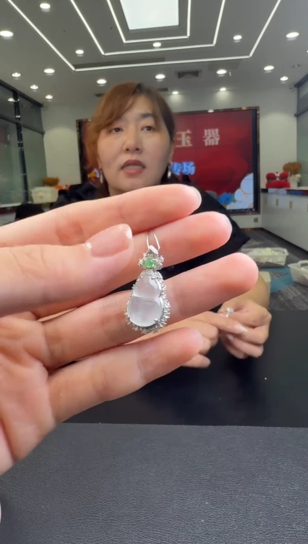 翡翠未镶嵌颈饰