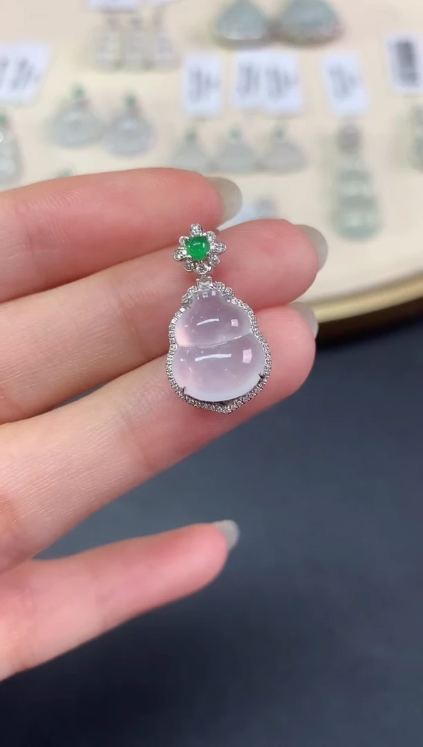 吊坠(不含链)18K金镶嵌翡翠吊坠(不含链)3980多样性发其一