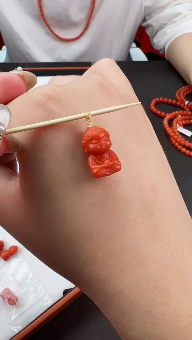 【闪购商品】南红玛瑙吊坠18K金镶嵌宝宝佛一尊