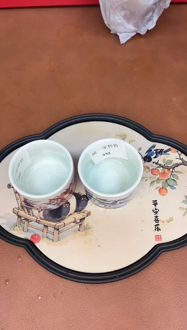 青花手绘龙杯对杯