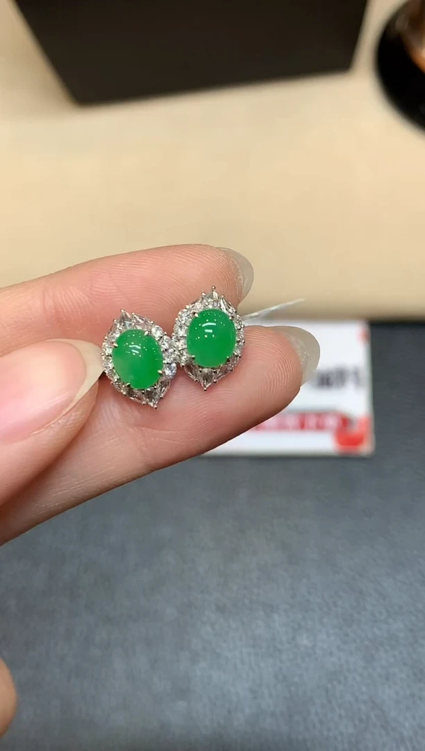 18K金镶嵌翡翠耳饰【无鉴赏期】蛋面【无服务费