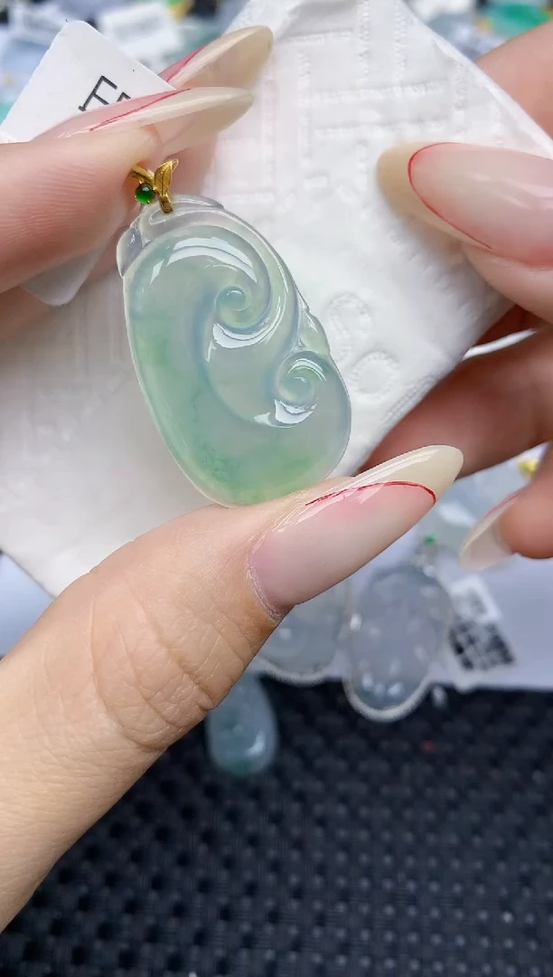 颈饰18K金镶嵌翡翠   天然翡翠A货  百元以上9米证书费自理