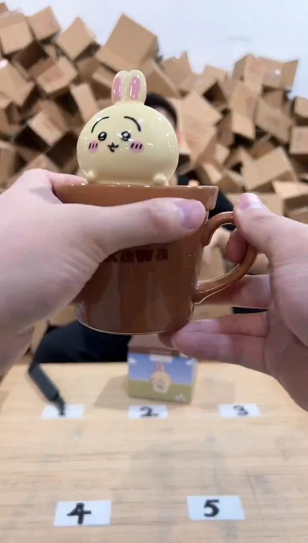 瓷片原盒乌萨奇带盖杯