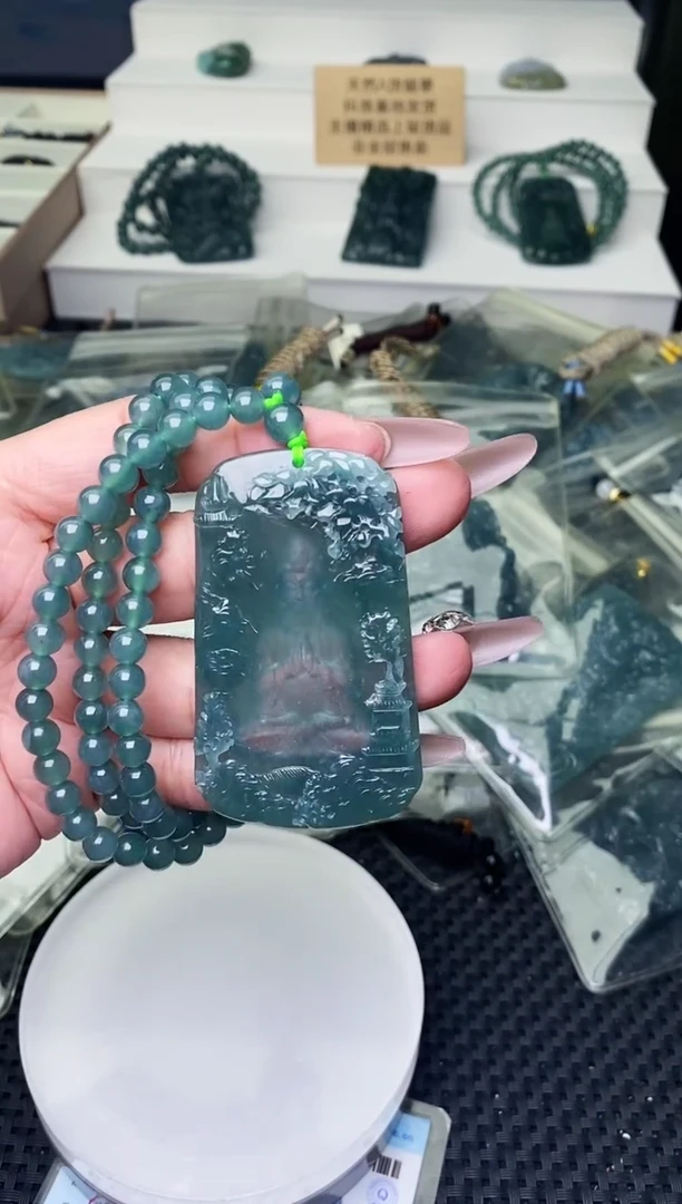 颈饰未镶嵌翡翠