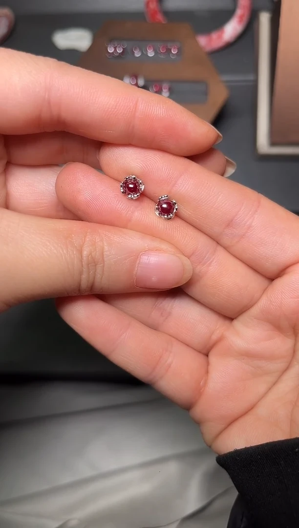 天然辰砂朱砂镶嵌S925银晶体女耳钉122401