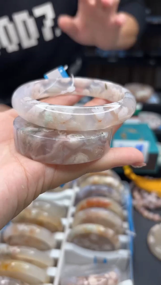 【闪购商品】石英质玉手镯未镶嵌2258（64圈赠送镯心）