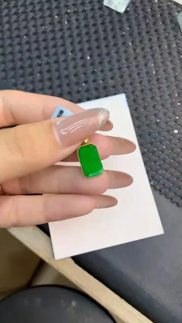 颈饰18K金镶嵌翡翠1