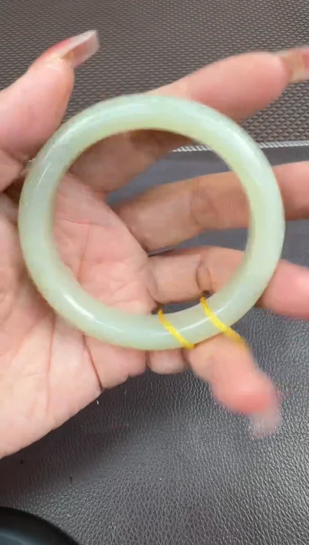 【闪购商品】和田玉手镯未镶嵌58