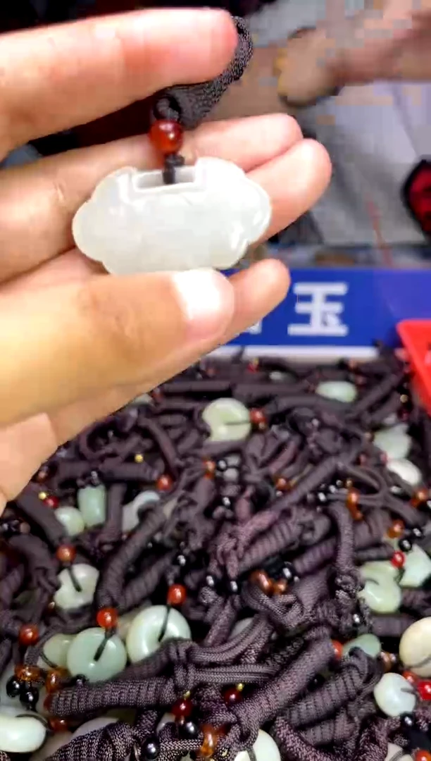 未镶嵌和田玉挂件1