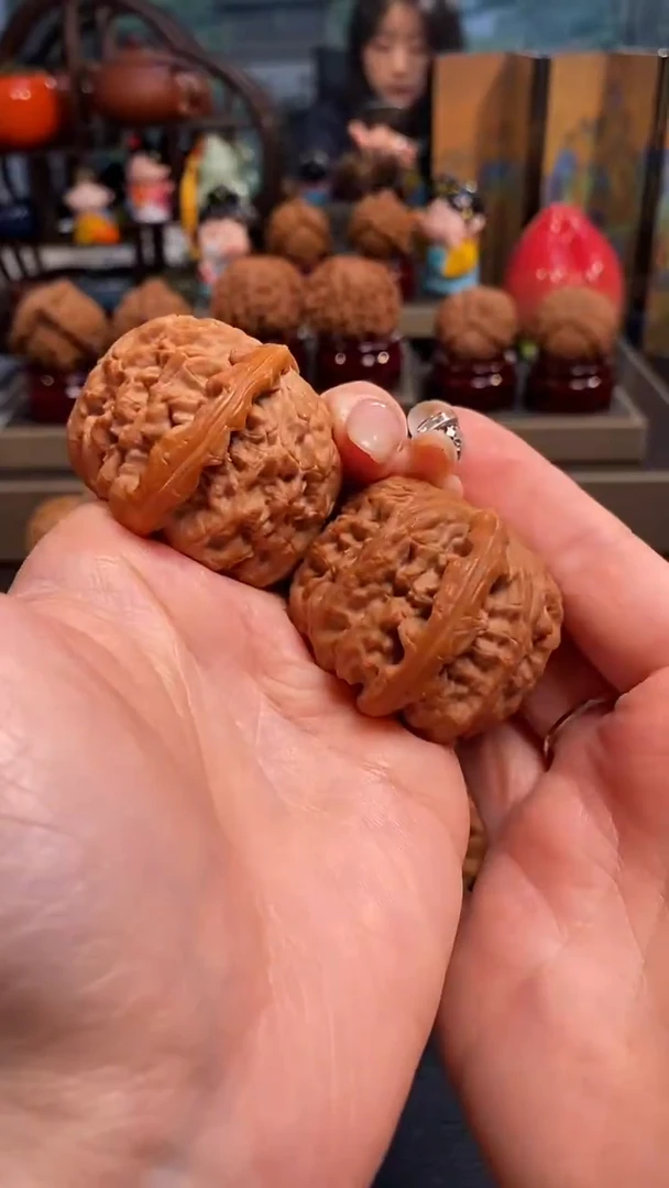 【闪购商品】文玩核桃把件H17白狮子43